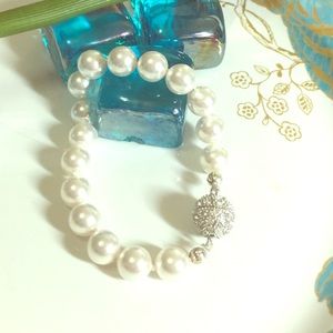 🇺🇸White Pearl Bracelet, Swarovski Magnetic Ball